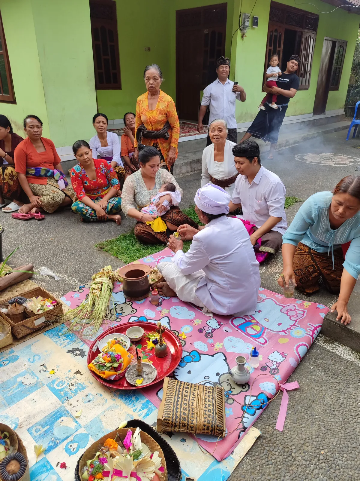 Members of the Wayan’s Paon family together at a Balinese ceremony